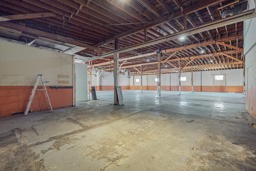 More Photos Of 1823 Commercial St NE, Albuquerque Warehouse For Sale