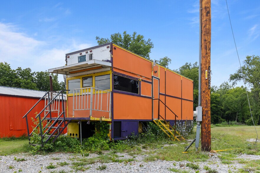 More Photos Of 1420 Highway M, Sedalia Service Station For Sale