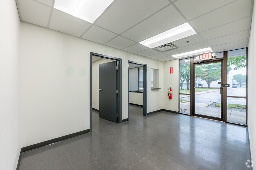 More Photos Of 1810 S Lynhurst Dr, Indianapolis Unknown For Lease