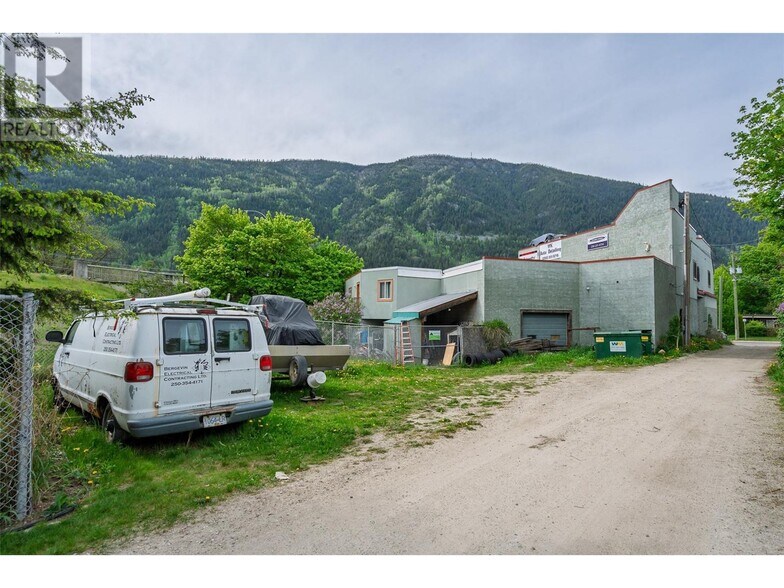 More Photos Of 920 Nelson Av, Nelson Warehouse For Sale