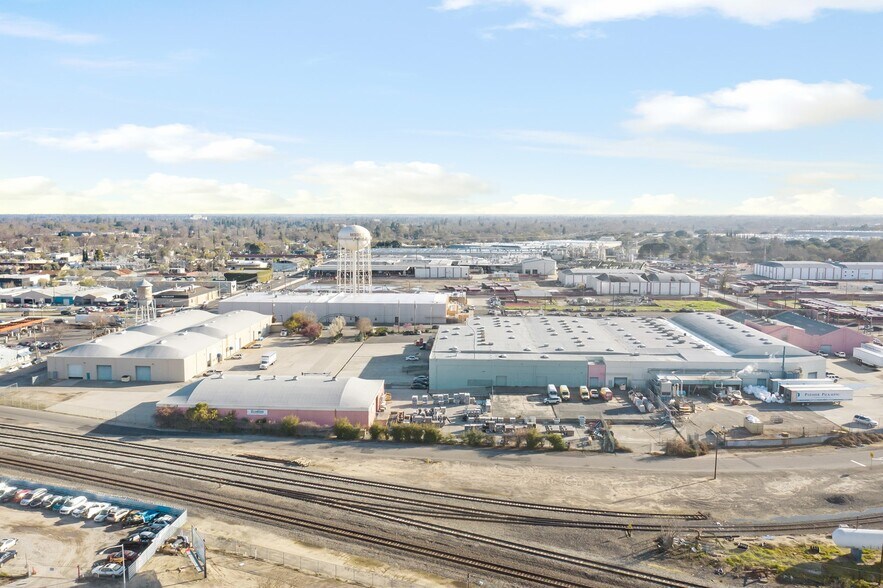More Photos Of 301 9th St, Modesto Manufacturing For Lease