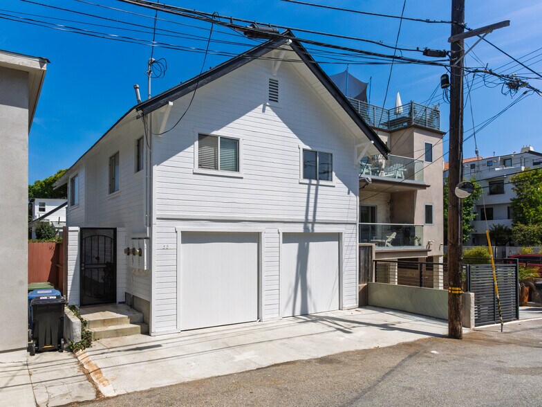 More Photos Of 58 Ozone Ave, Venice Specialty For Sale