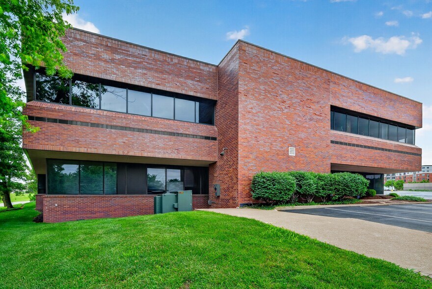 More Photos Of 8888 Ladue Rd, Ladue Medical For Lease