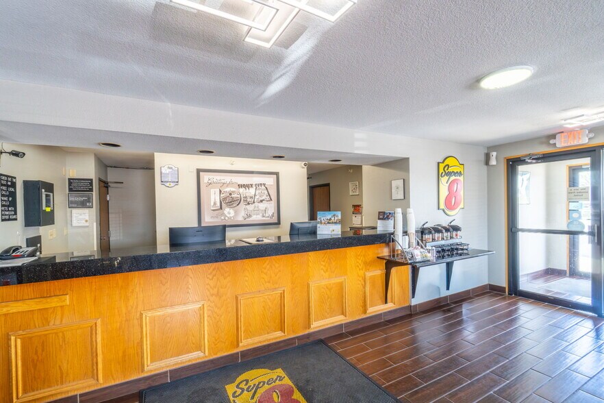 More Photos Of 2530 Singing Hills Blvd, Sioux City Hotel For Sale