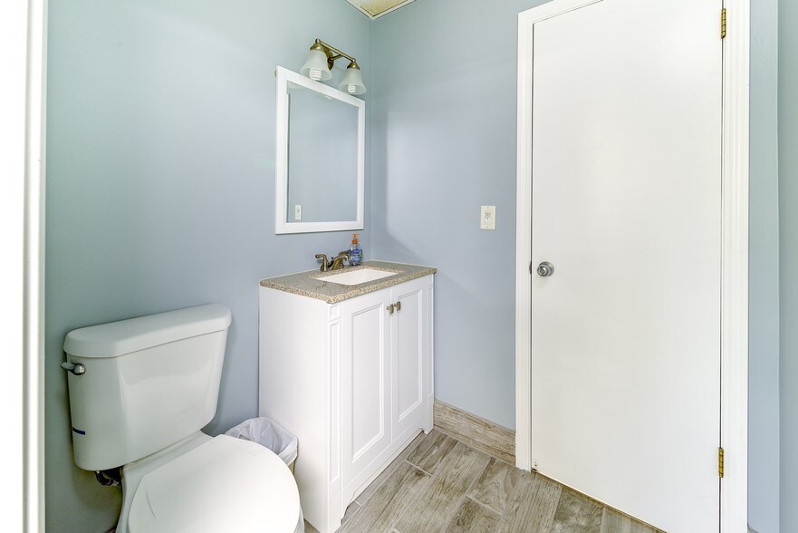 More Photos Of 5018 Spring Park Rd, Jacksonville Office For Lease