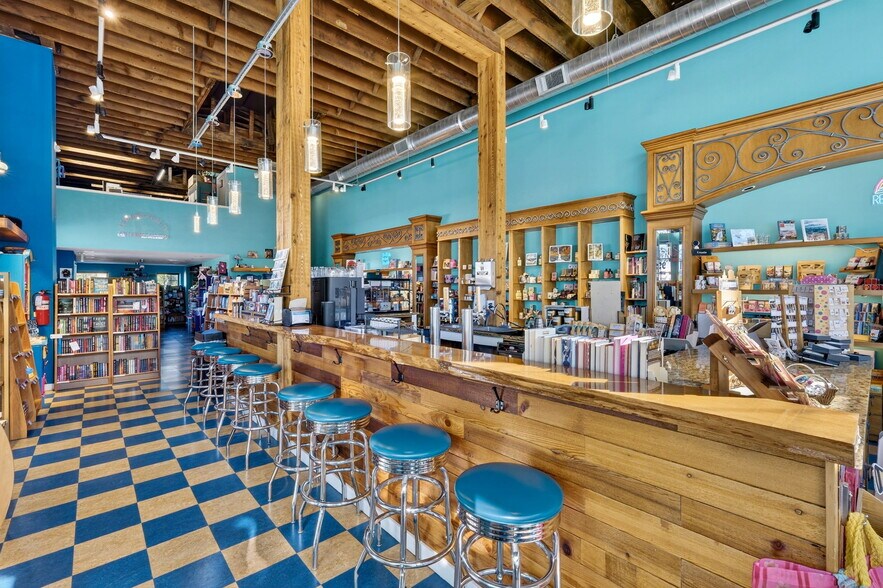 More Photos Of 503 Main St, Oregon City Storefront For Sale