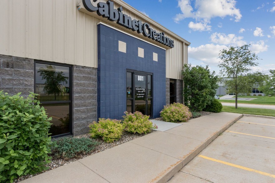 More Photos Of 801 62nd St, Marion Showroom For Sale