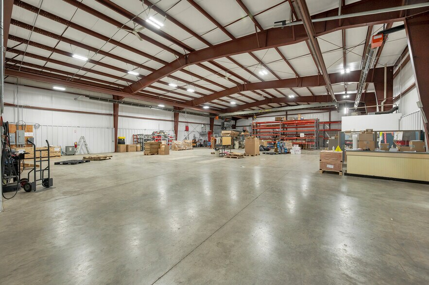 More Photos Of 1725 Suburban Dr, De Pere Manufacturing For Sale