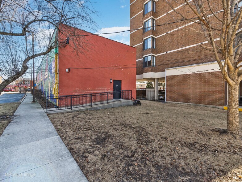 More Photos Of 7924 Lincoln Ave, Skokie Freestanding For Sale