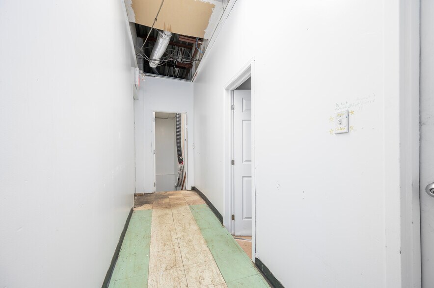 More Photos Of 839 Somerset St W, Ottawa General Retail For Sale
