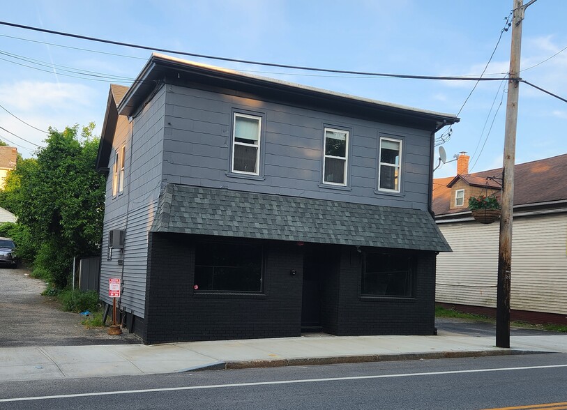 More Photos Of 415 Broad St, Cumberland Flex For Lease