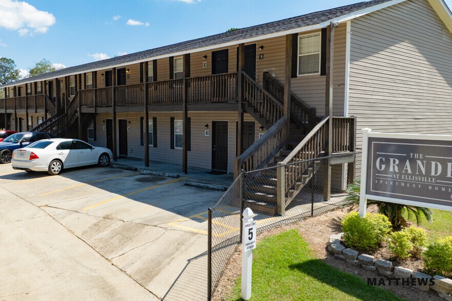 Primary Photo Of 801 Main St, Ellisville Apartments For Sale