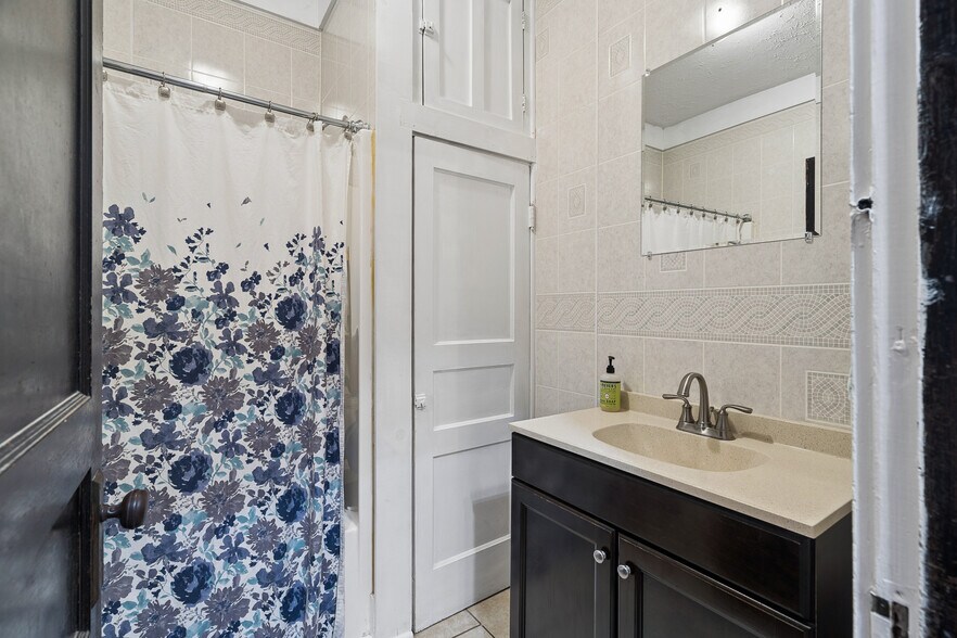 More Photos Of 207 University Ave, Lebanon Office For Sale