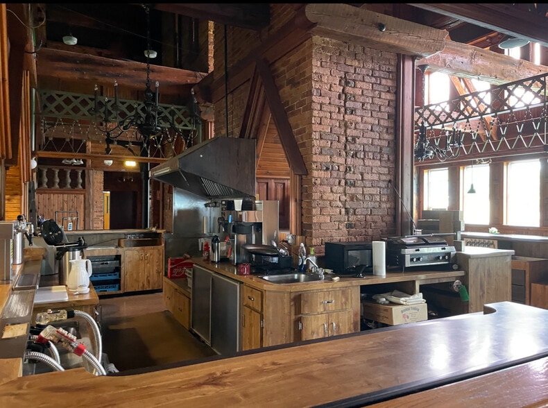 More Photos Of 448 Prospect St, Combined Locks Bar For Sale