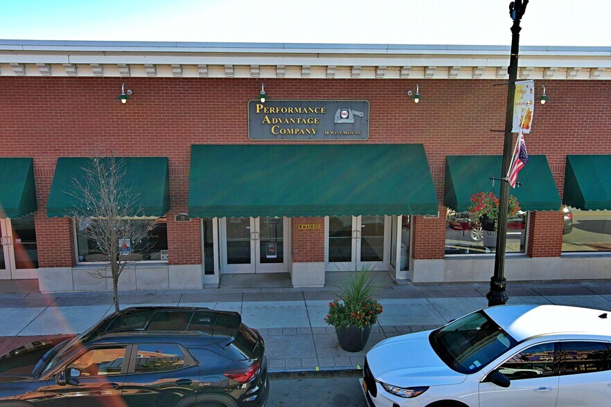 More Photos Of 10 W Main St, Lancaster Flex For Lease