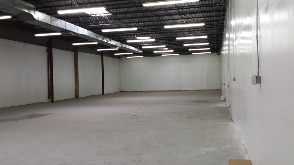 More Photos Of 8000-8032 Fernham Ln, Forestville Warehouse For Lease