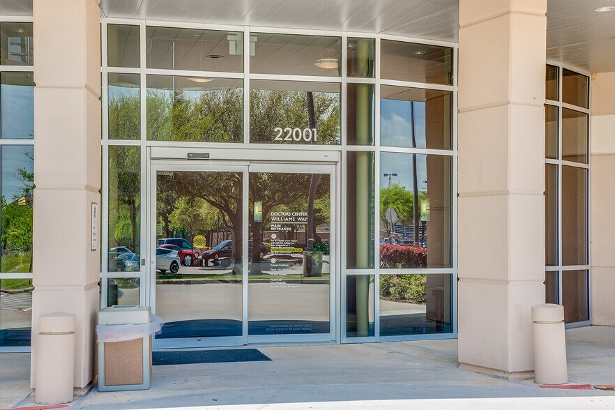 More Photos Of 22001 Southwest Freeway, Richmond Medical For Lease
