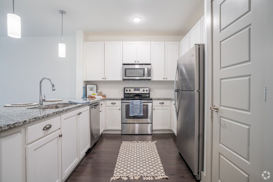 More Photos Of 6000 Avalon Blvd, Alpharetta Storefront Retail Office For Lease