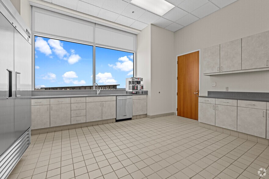 More Photos Of 150 Granby St, Norfolk Office For Lease