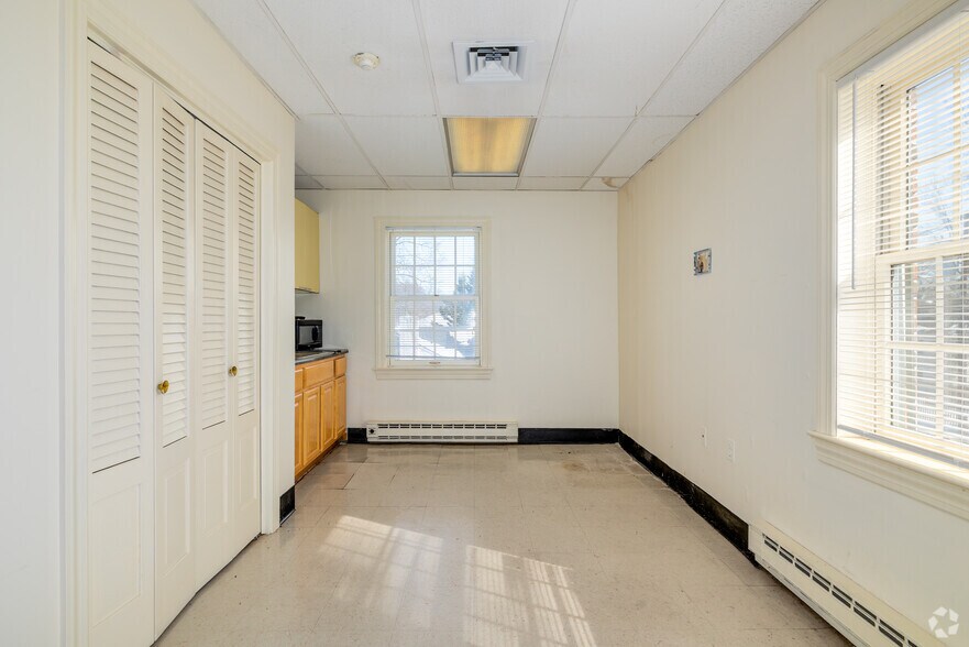 More Photos Of 434 Main St, Chatham Bank For Lease