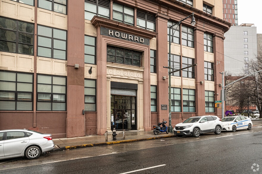 More Photos Of 25 Chapel St, Brooklyn Office For Lease