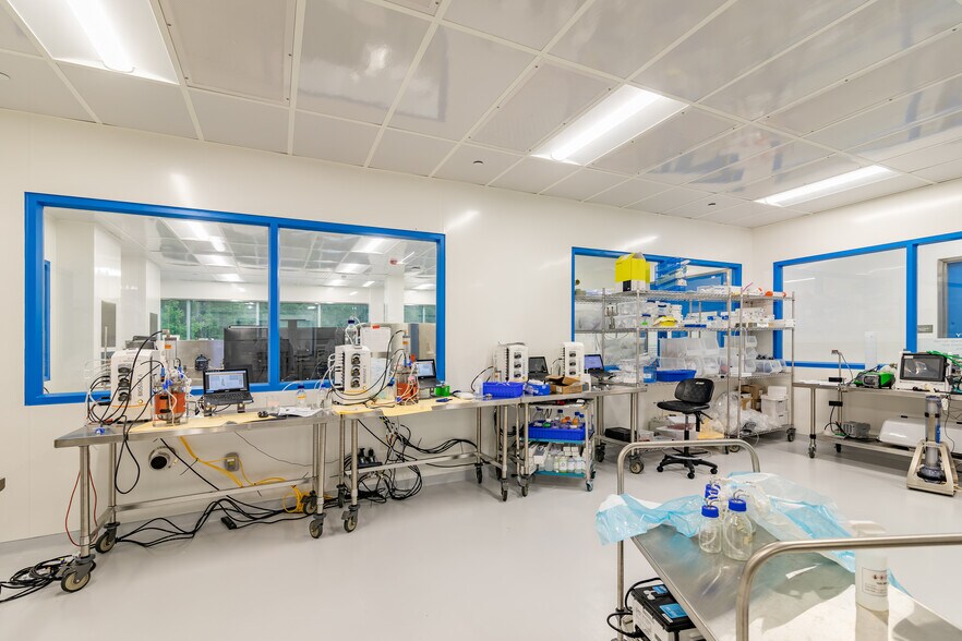 More Photos Of 727 Norristown Rd, Lower Gwynedd Research And Development For Lease