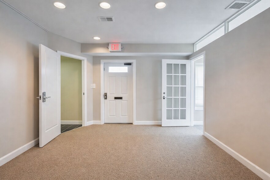 Primary Photo Of 5549 Langston Blvd, Arlington Flex For Lease