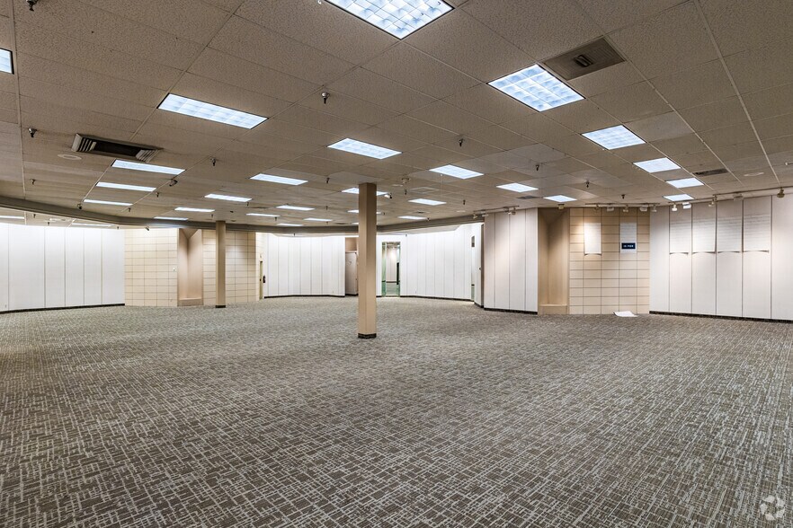 More Photos Of 2917 N Vermilion st, Danville General Retail For Sale