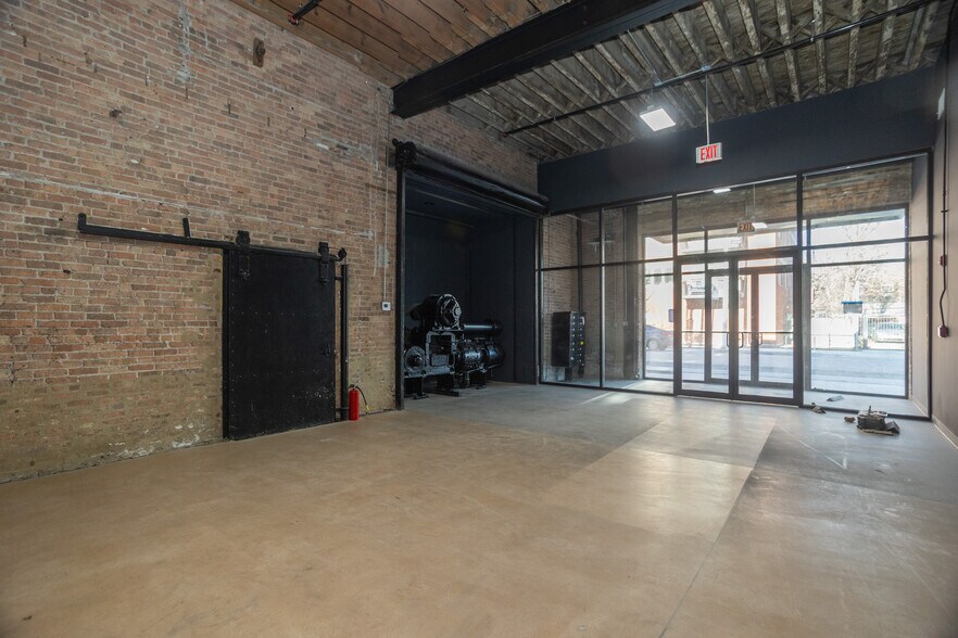More Photos Of 2145 W Grand Ave, Chicago Showroom For Lease