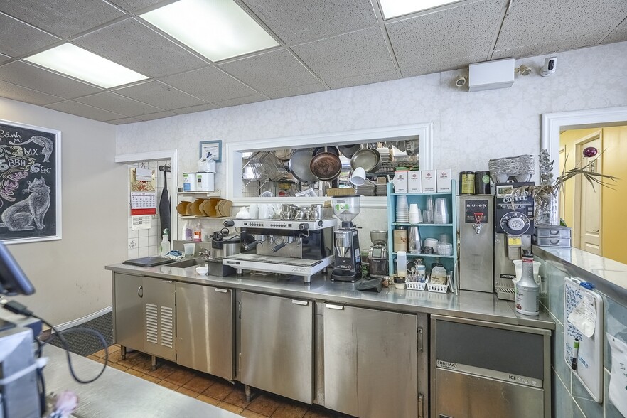 More Photos Of 369 Keele St, Toronto Restaurant For Lease