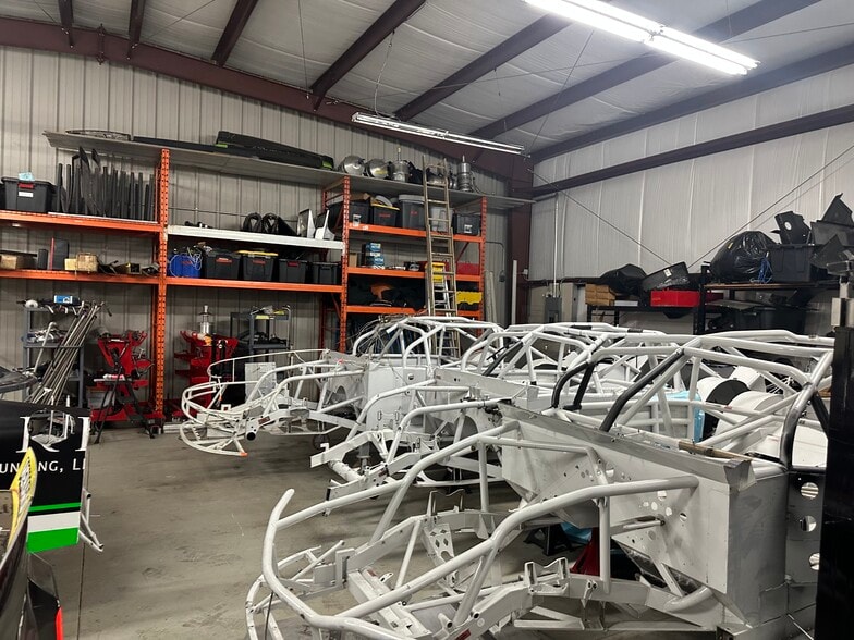 More Photos Of 1046 Gateway Dr, Mooresville Auto Repair For Lease