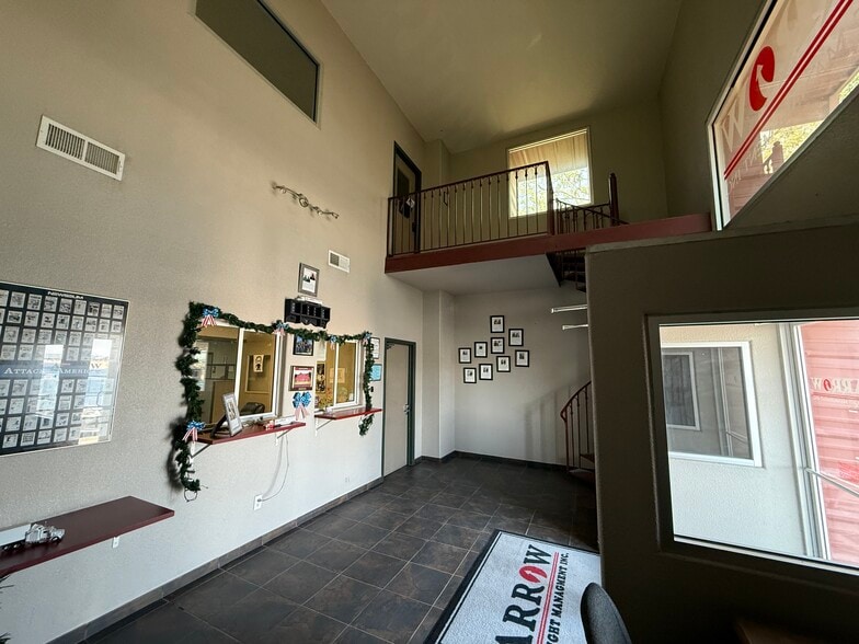 More Photos Of 1001 Berryville St, El Paso Warehouse For Sale