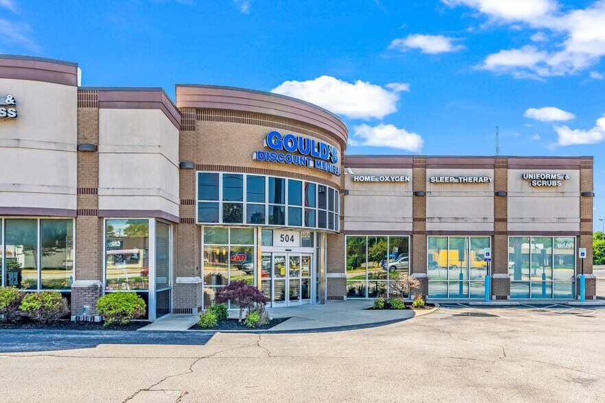 More Photos Of 504 E Lewis and Clark Pky, Clarksville Freestanding For Lease