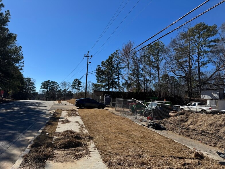 More Photos Of 321 Six Flags Pkwy SW, Mableton Land For Lease