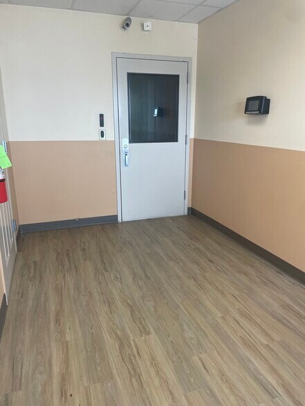 More Photos Of 130 E Burr Blvd, Kearneysville Office For Lease