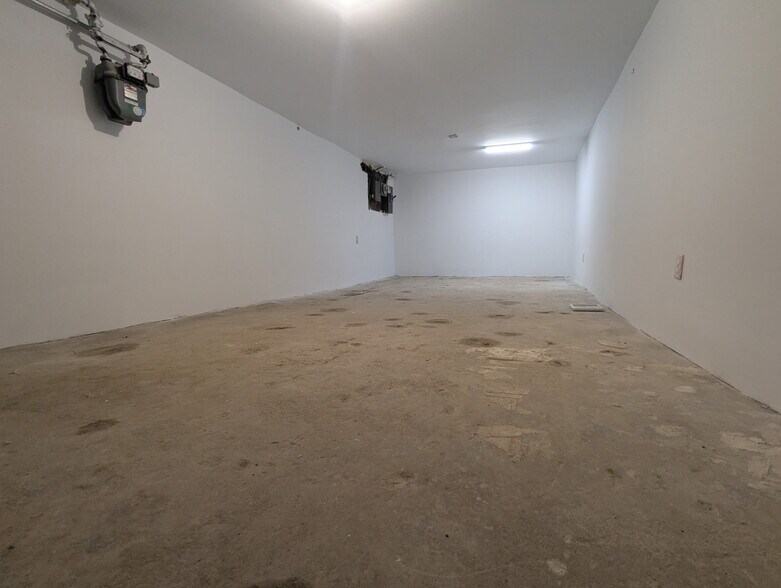 More Photos Of 3965-3973 Bronxwood Ave, Bronx Storefront For Lease