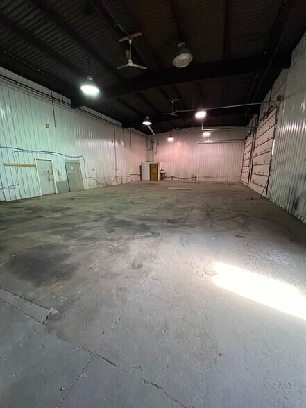 More Photos Of 11 Gillis Ave, Ridgway Manufacturing For Lease
