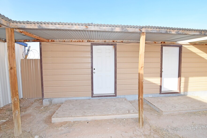 More Photos Of 305 E 57th St, Odessa Warehouse For Sale