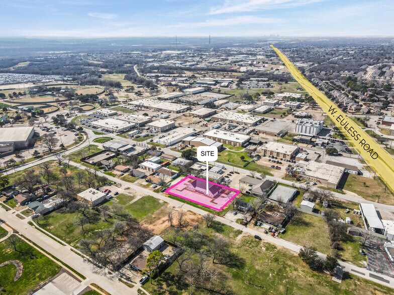 More Photos Of 908 Cresthaven Dr, Euless Showroom For Lease