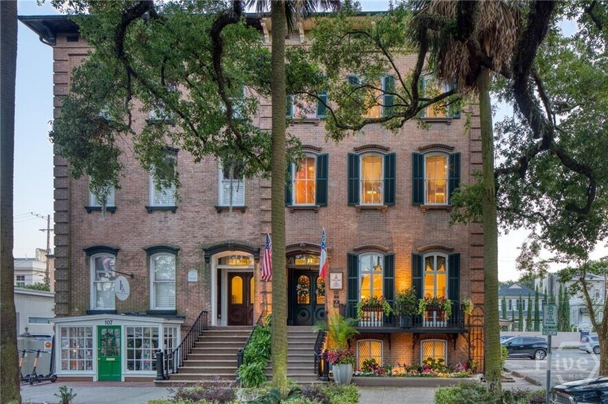 More Photos Of 109 W Liberty St, Savannah Hospitality For Sale