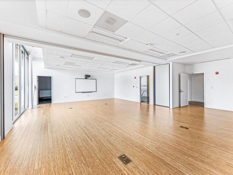 More Photos Of 76 Jupiter Rd, Weaverville Manufacturing For Lease