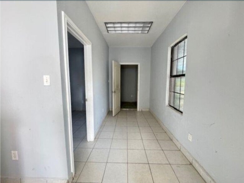 More Photos Of 3017 San Dario Ave, Laredo Auto Dealership For Lease