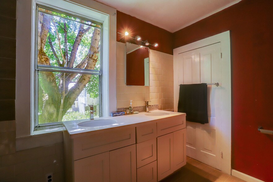 More Photos Of 212 Main St, Sierra City Hotel For Sale
