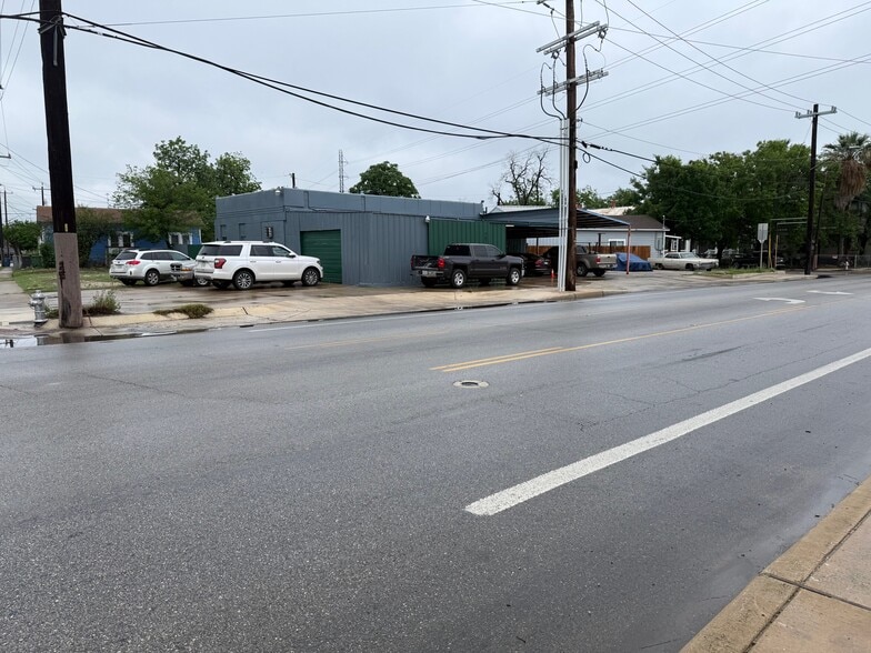Primary Photo Of 702 Roosevelt Ave, San Antonio Auto Repair For Sale