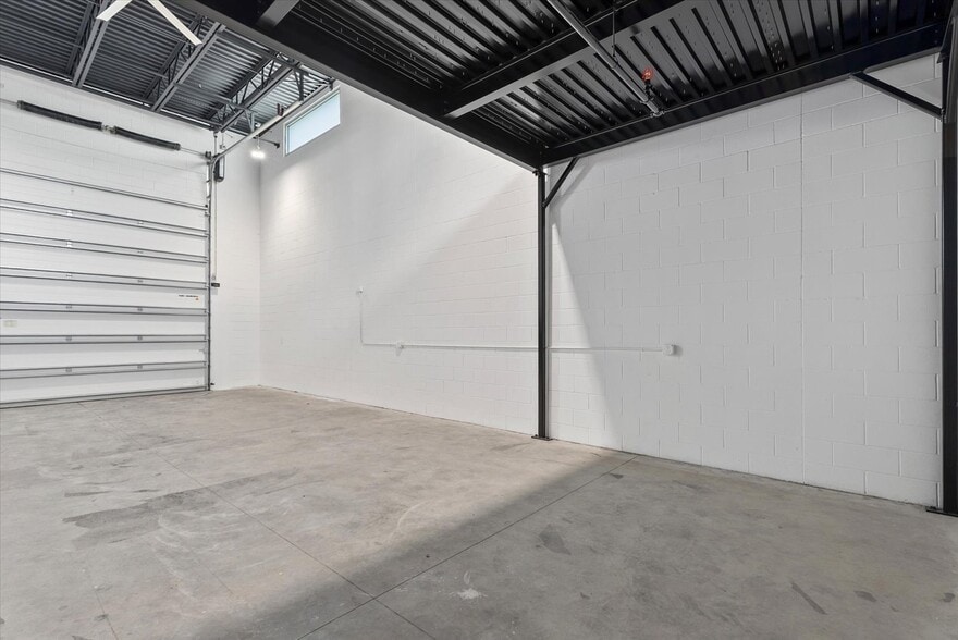 More Photos Of 6566 Palmer Park Cir, Sarasota Self Storage For Sale