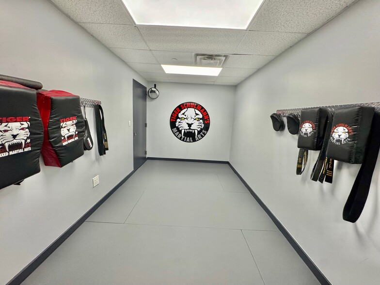 More Photos Of 215-15 Northern Blvd, Bayside Storefront Retail Office For Sale