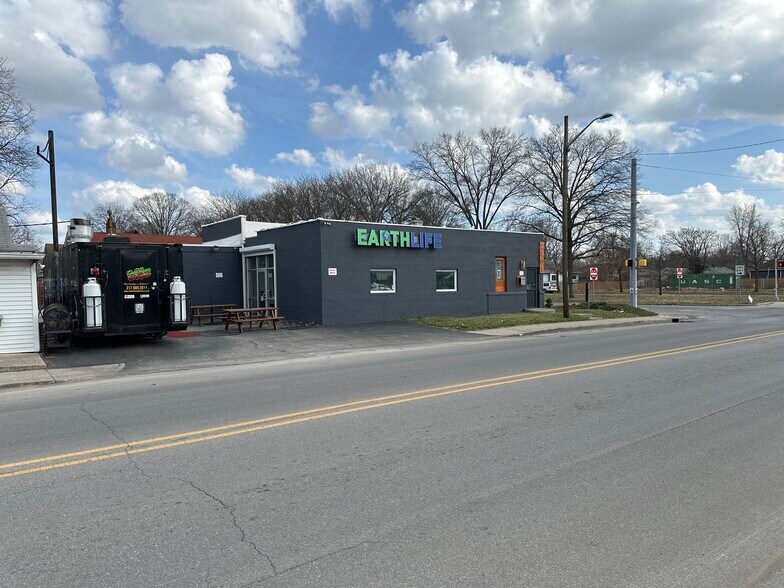 More Photos Of 2401 N Harding St, Indianapolis Flex For Sale