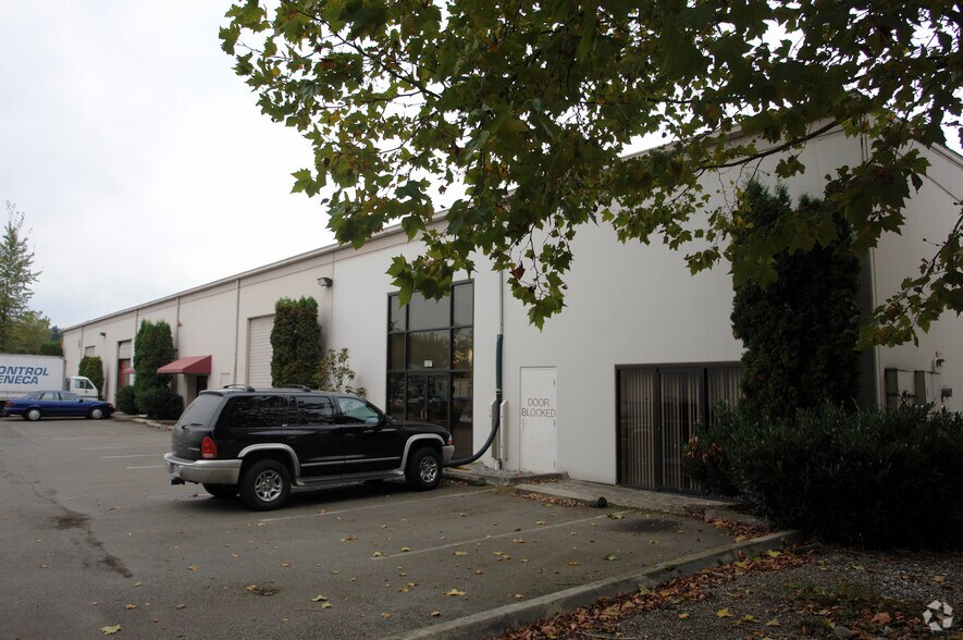 More Photos Of 14783-14799 NE 95th St, Redmond Light Manufacturing For Lease