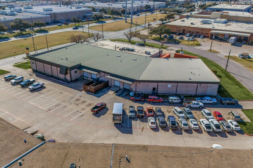 More Photos Of 1321 Regal Row, Dallas Warehouse For Sale