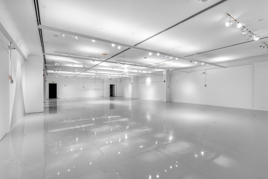 More Photos Of 721 Collins Ave, Miami Beach Storefront For Sale